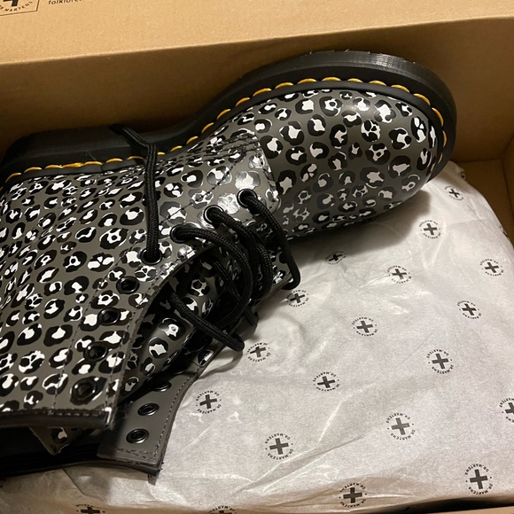 New Dr Martens smooth leather leopard 1460 boots doc martens lace up black/white - Picture 7 of 10